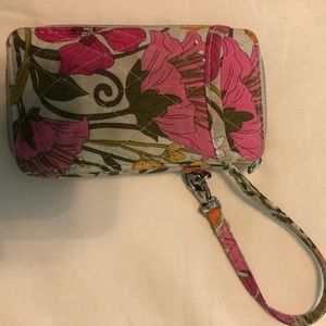 Vera Bradley Wristlet// FREE W/ $10 PURCHA…